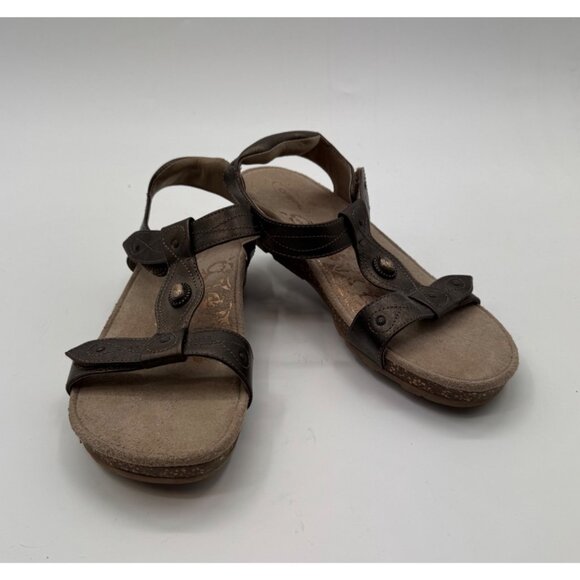 Aetrex Lori Bronze Size 8 Sandals With Adjustable Straps & Embellished Details - Picture 1 of 13